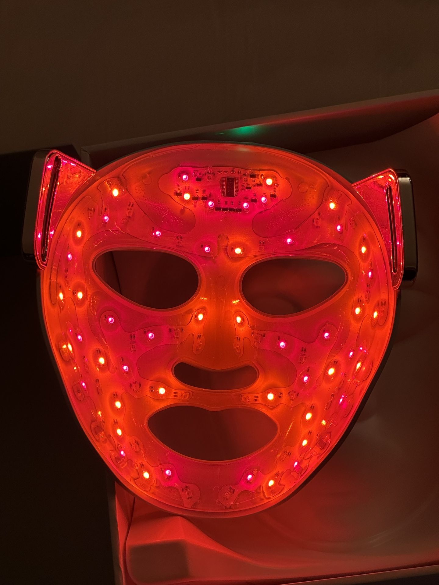 Qure Q-Rejuvalight Pro LED Therapy Mask