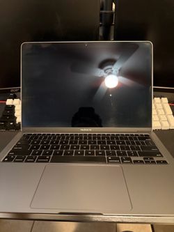 MacBook Air M1 (2020) — Works Perfect When Plugged In