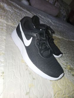 New Nikes woman size 9.5