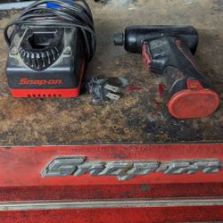 Snap On Electric Screwdriver( Needs New Battery) 