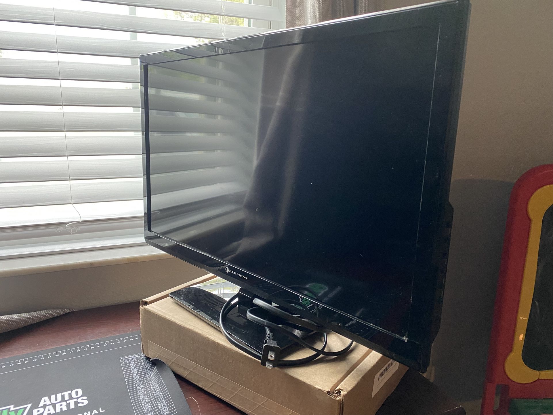 ELEMENT 23” Flat Screen TV/Monitor