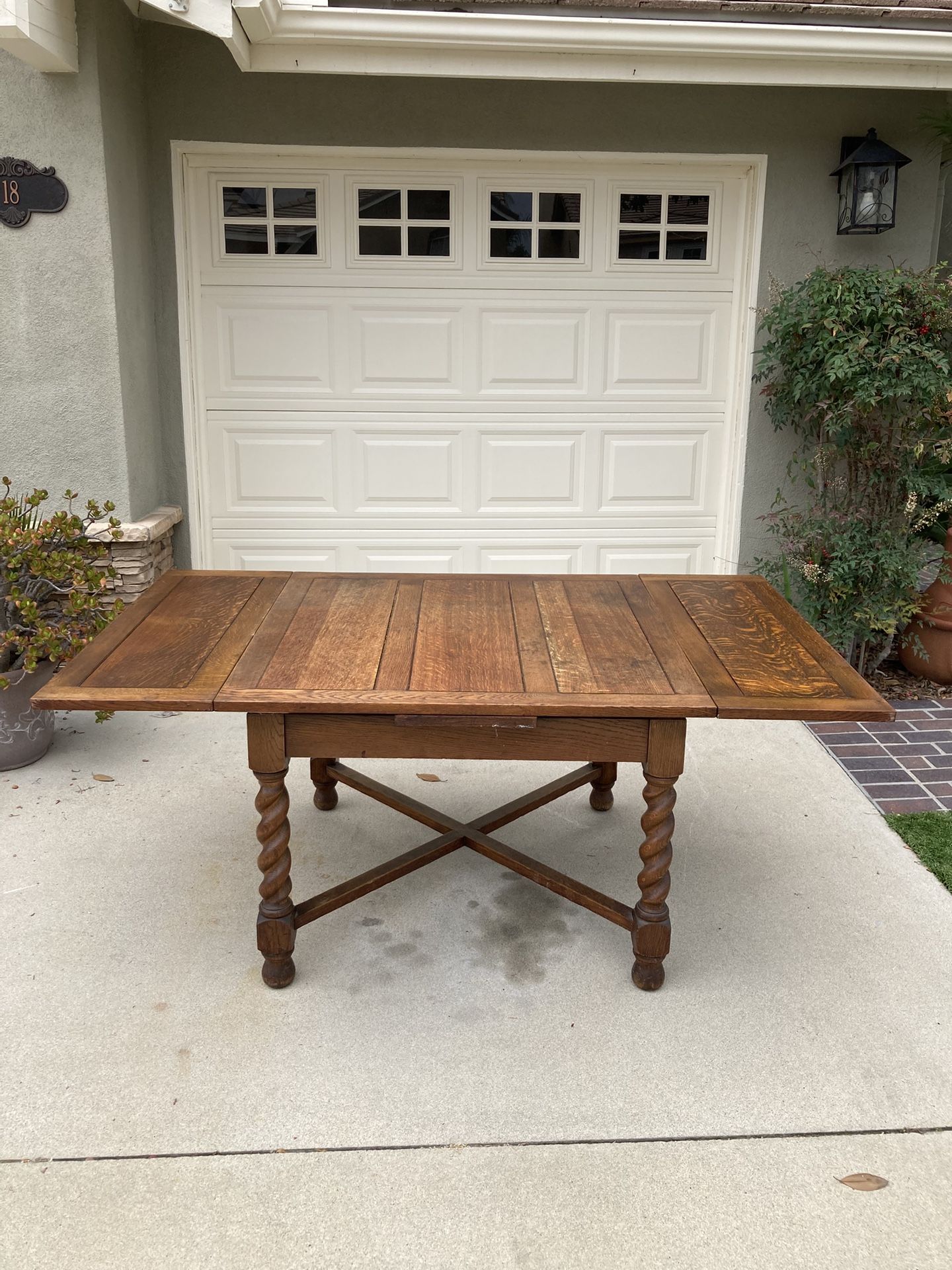 Antique Expanding Pub Kitchen Table 1(contact info removed)