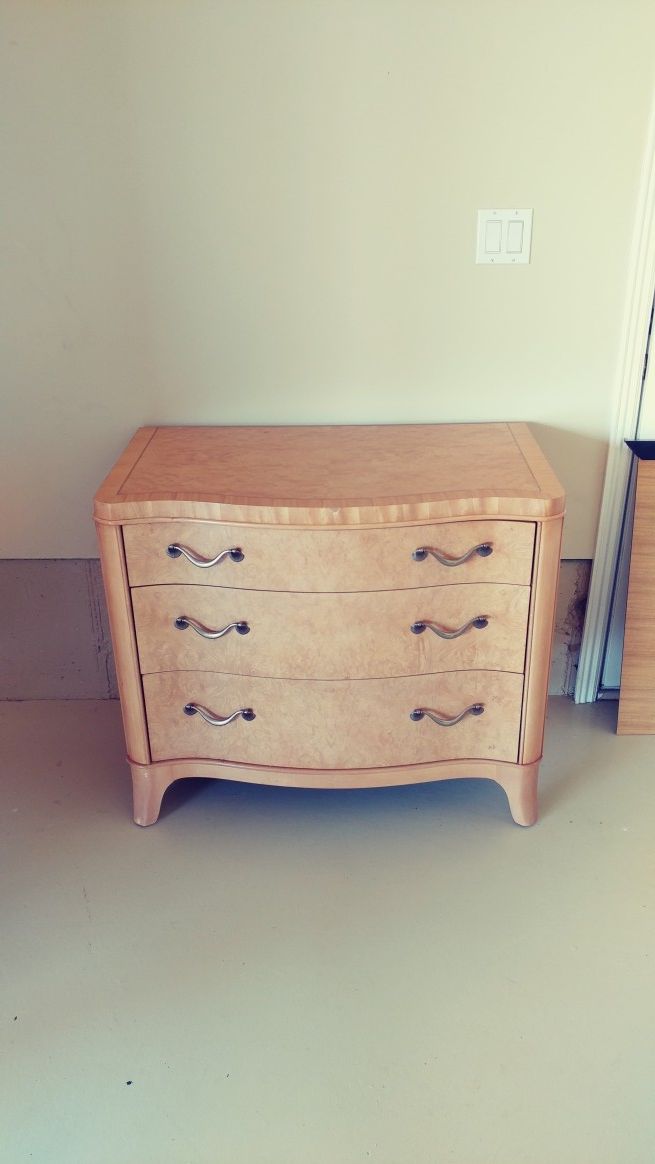 3 piece Thomasville birdseye Maple bedroom set for Sale in Syracuse