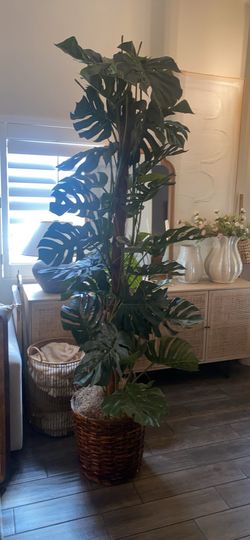Indoor artificial plant tree
