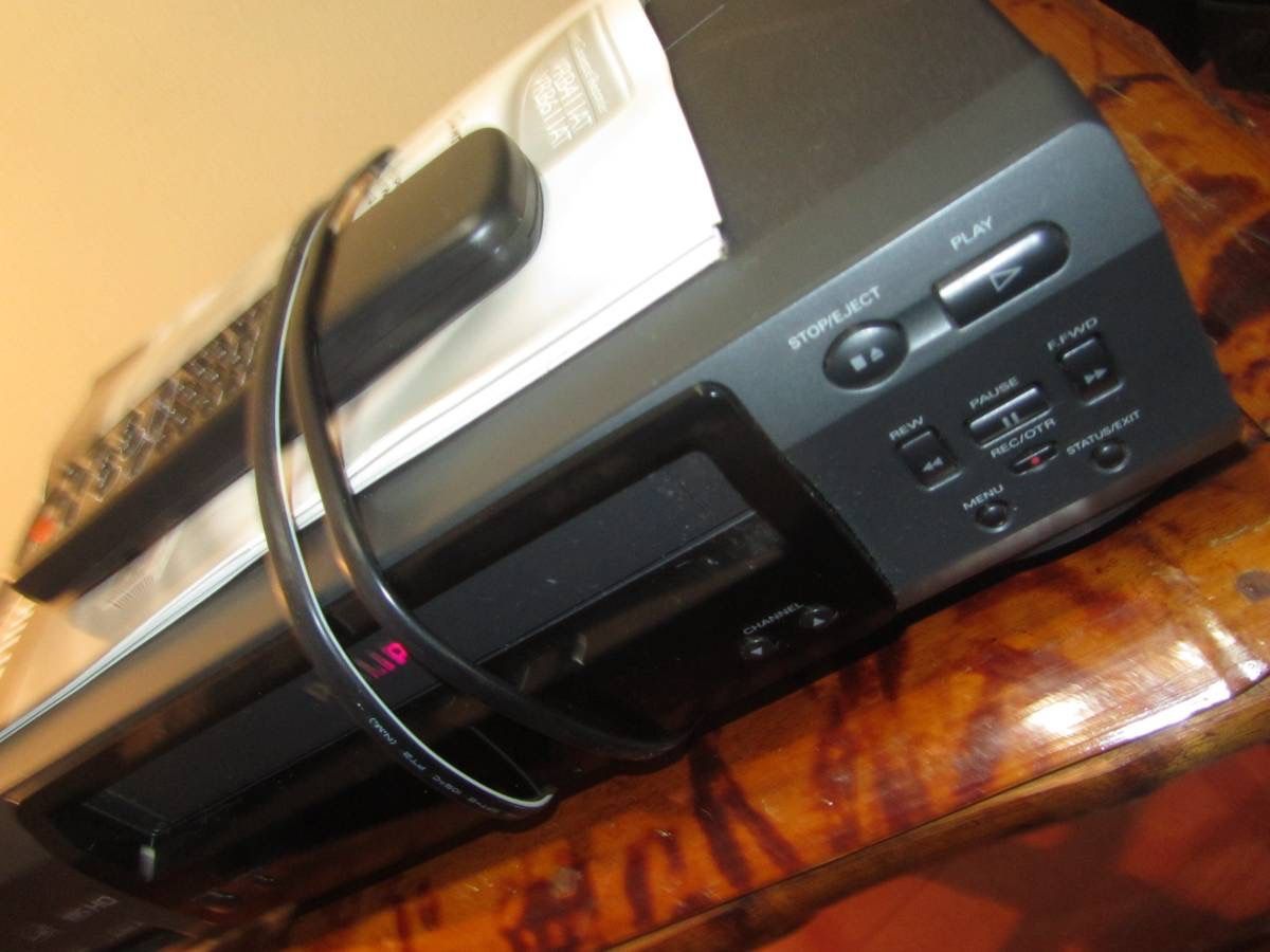 PHILIPS VRB611AT VCR 4-Head Video Player/Recorder with Remote Cleaned