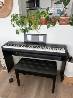 Weighted digital keyboard piano Yamaha