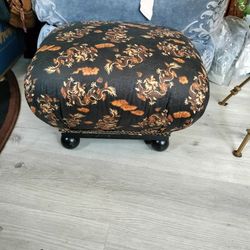 Small Cushion Footrest Ottoman