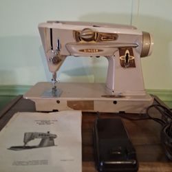 Singer 500a All Steel Gears.  Upholstery My Boat With Heavy Duty Vinal. Machine Will Sew Almost Anything. Very Good  Condition