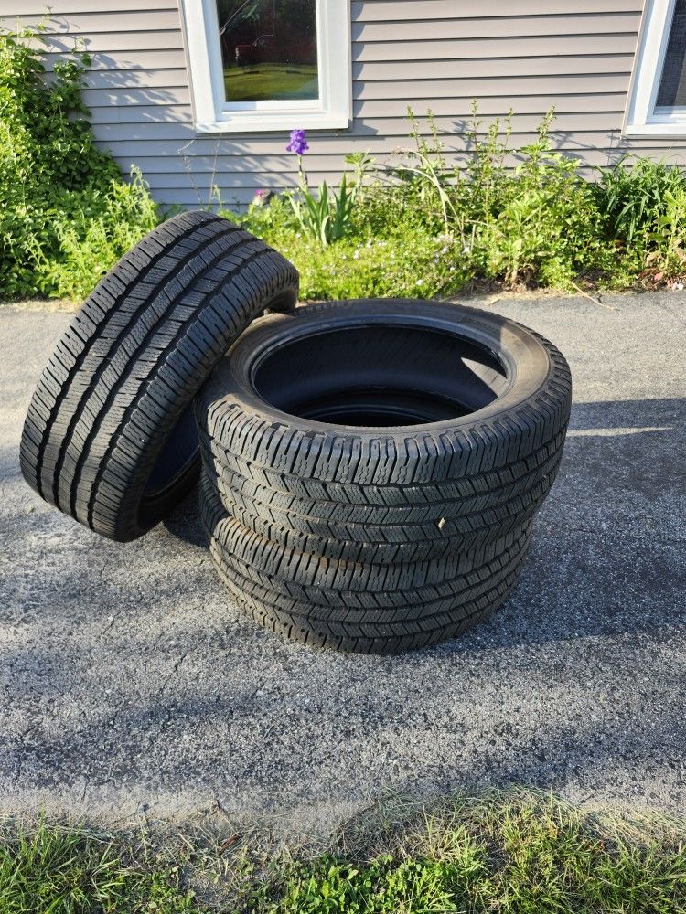 275 55 R22