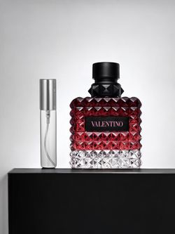Valentino Donna Born In Roma Intense 0.3oz/10ml Travel Spray