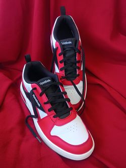 Reebok Low-Top Sneakers Red White Black size 6
