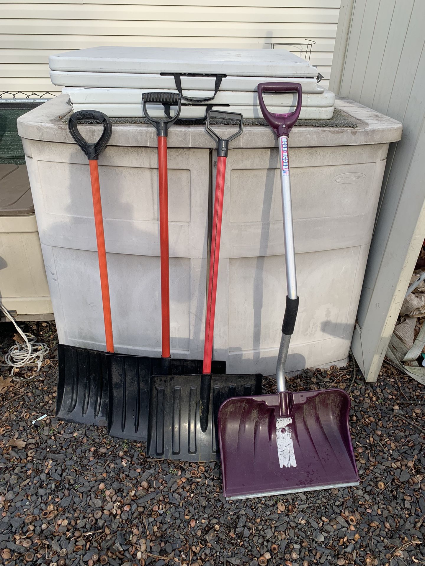 Snow shovels all 4 for $10 normal wear not perfect
