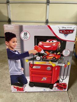 Disney Pixar Cars F25 Service Station Vehicle Playset Lightning McQueen