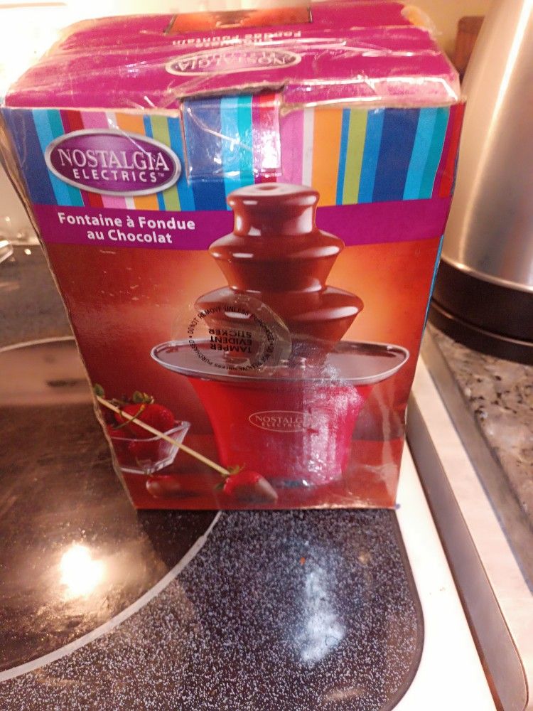 Nostalgia 3 Tier Chocolate Fondue Fountain