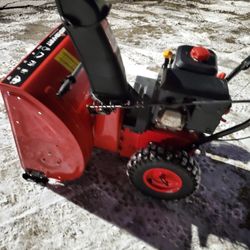 Snow Blower Power  Smart 24' Like New. Need Carb Cleaning, Starts And  Runs  On Half Choke .