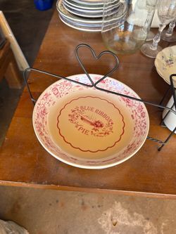 Heart shaped pie holder and pie dish