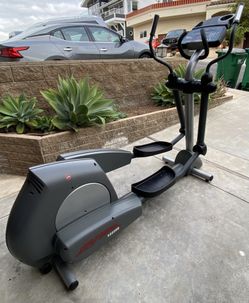 Life Fitness 9500HR Gym Model Elliptical Cross Trainer - Excellent Condition