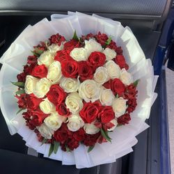 Flower Bouquet/ Ramo / Arreglo De Flores