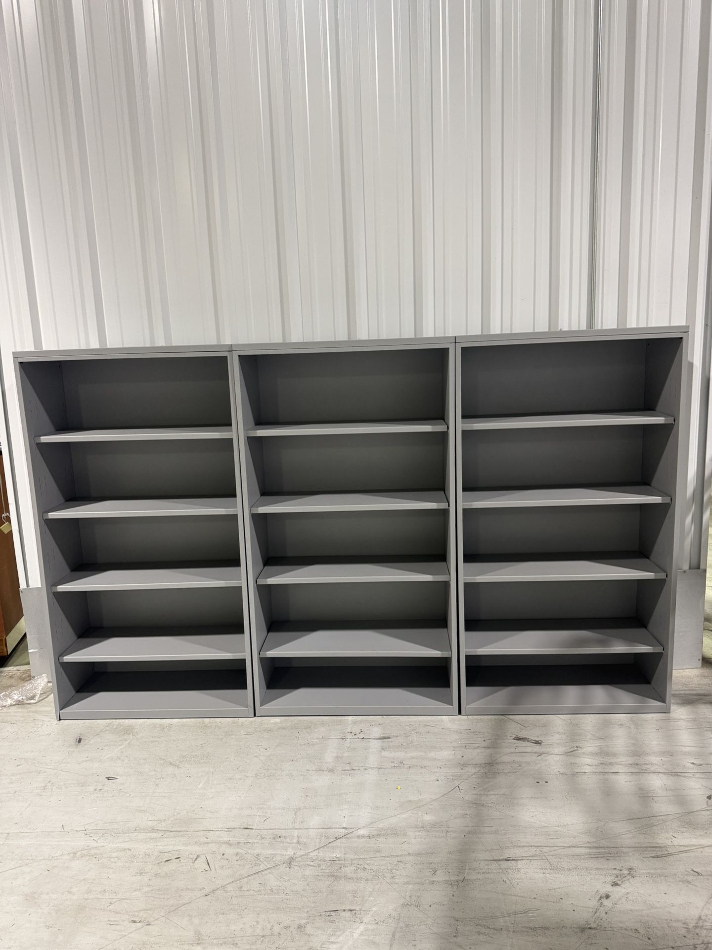 โจ Heavy-Duty Triple Bookcase / Retail Display Shelving โ Like New! โจ