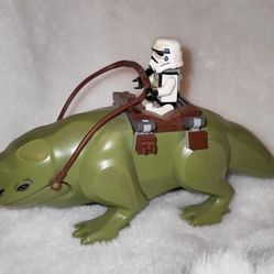 Lego Starwars Dewback And Trooper 