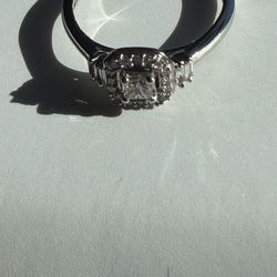 Princess-Cut Diamond Cushion Halo Ring 1/5 ct tw 10K White Gold