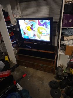 Panasonic 45 TV w Stand