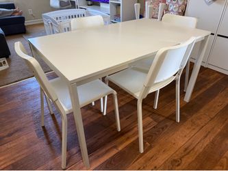 White 4 people dinning table with 4 chairs