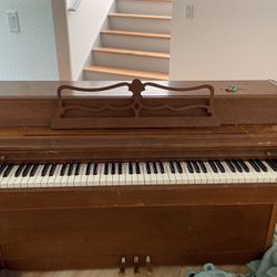 Lowrey Piano