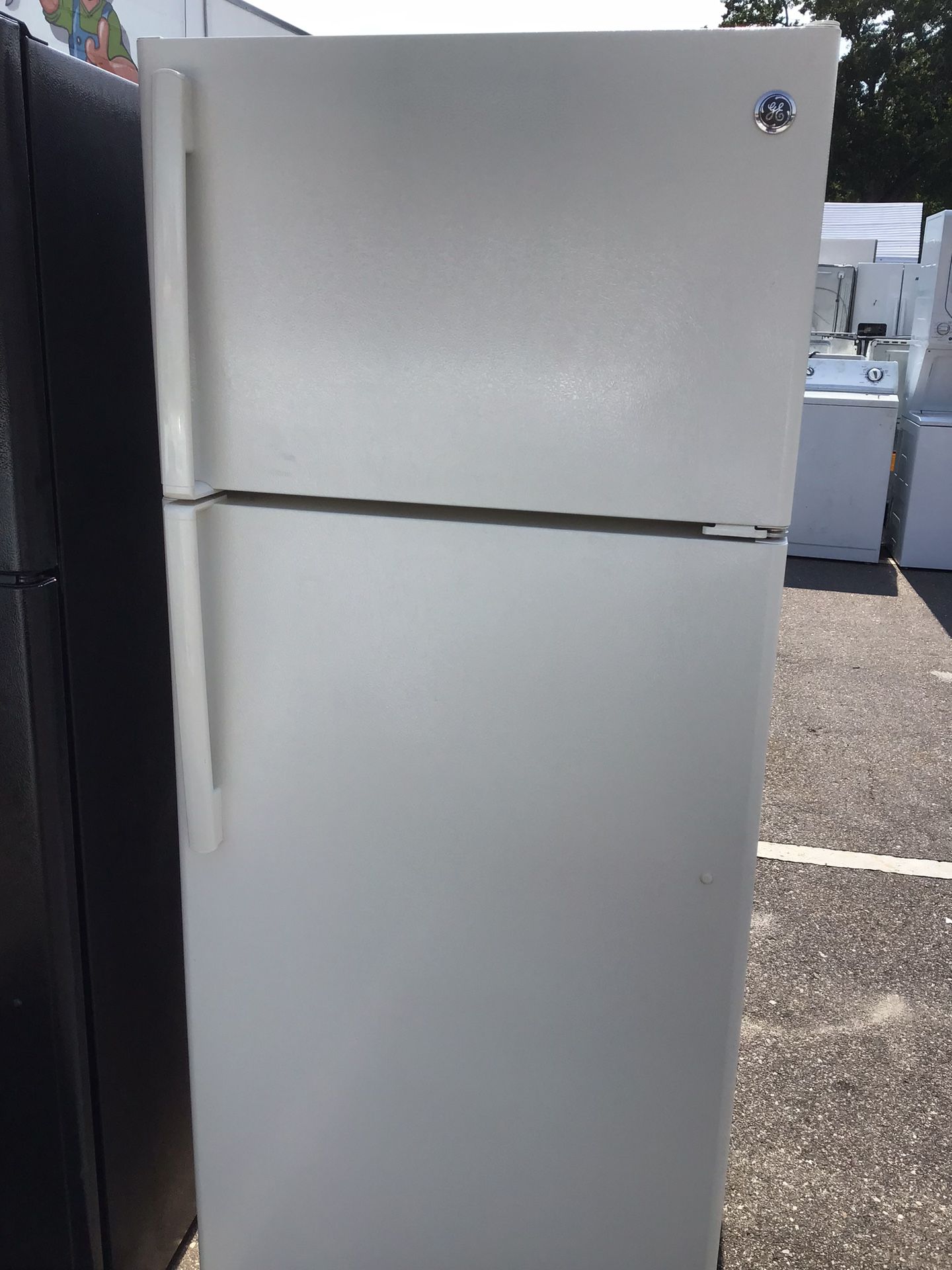 GE Top Bottom Refrigerator 