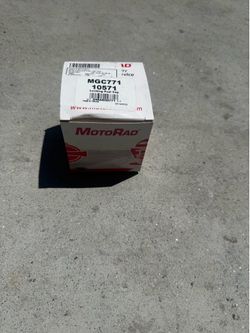 Locking gas cap