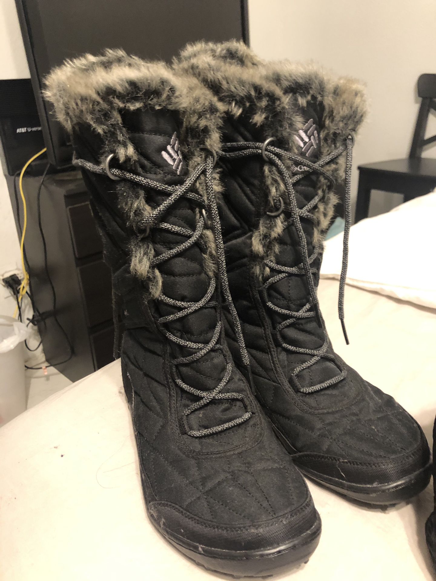 Size 11 womens Colombia fur snow boots