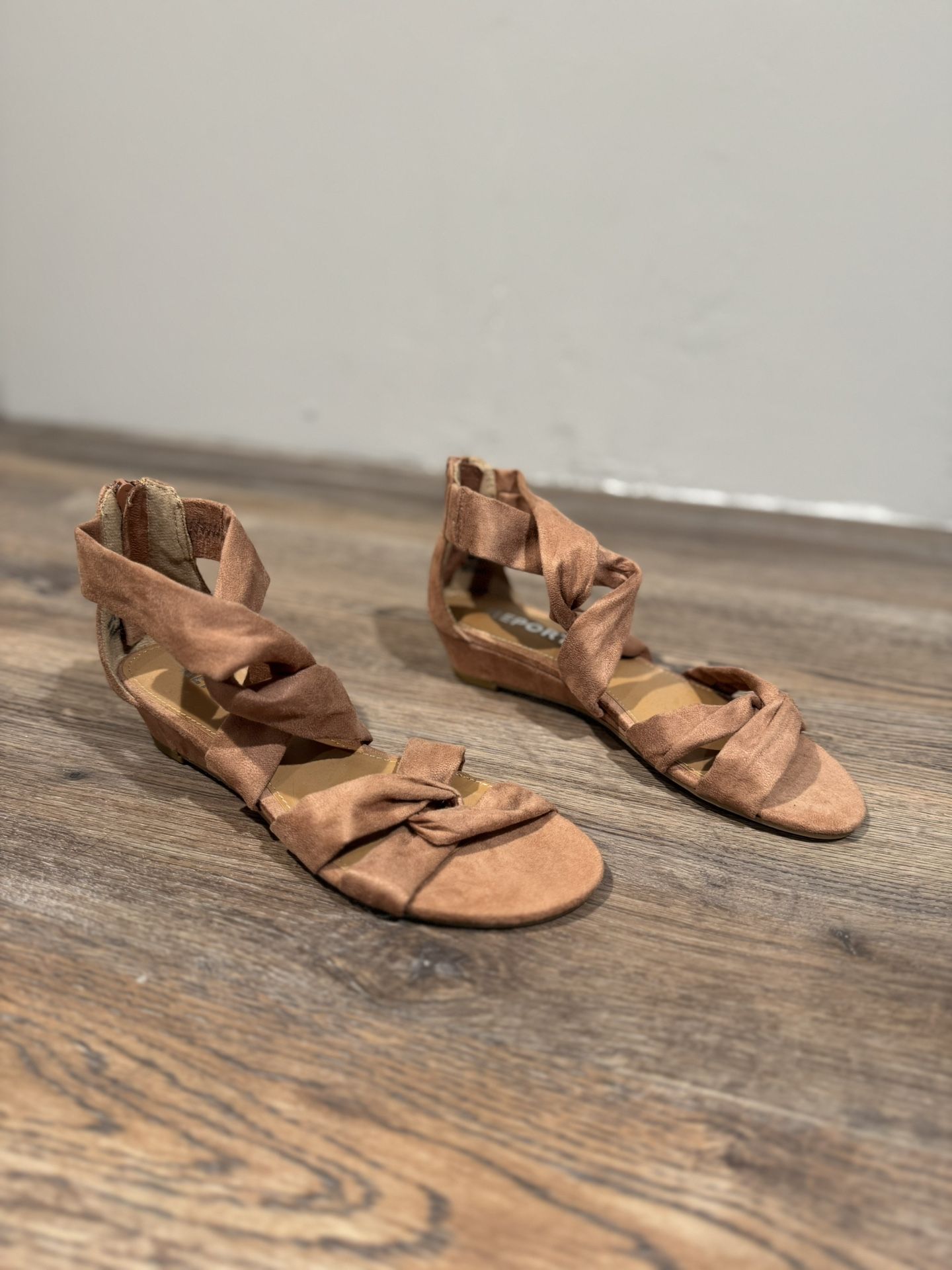 New Report Wedge Sandals Size 6