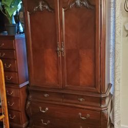 Beautiful 2pc Armoire/ Wardrobe/ Dresser