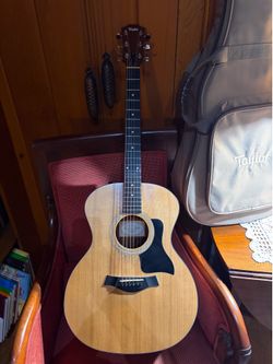 Taylor 114e Acoustic Guitar