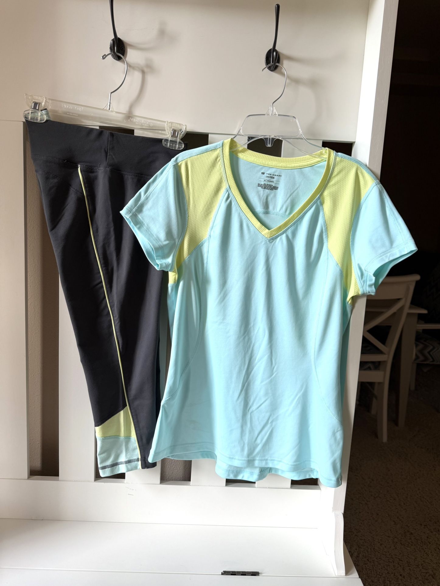 Tek Gear ultra stretch shirt/pant set M size like brand new