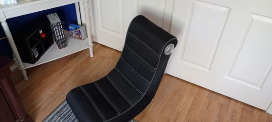 Floor rocker gaming chair, built-in speakers. Powered a\c included. Black chair, grey speakers