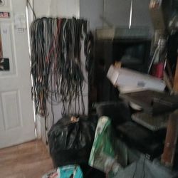 Music Equipment , https://offerup.com/redirect/?o=U3BlYWtlcnMuZHJ1bXMudG9vbHM=. Make Offers