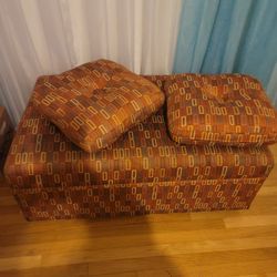 NICE BIN STOOL   WITH 2 PILLOWS  AND STORGE 