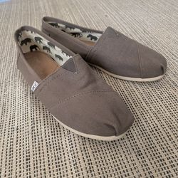 Women’s Toms Slip On Flat Shoes Gray 9.5