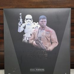 Hot Toys MMS346 Finn and First Order Riot Control Stormtrooper