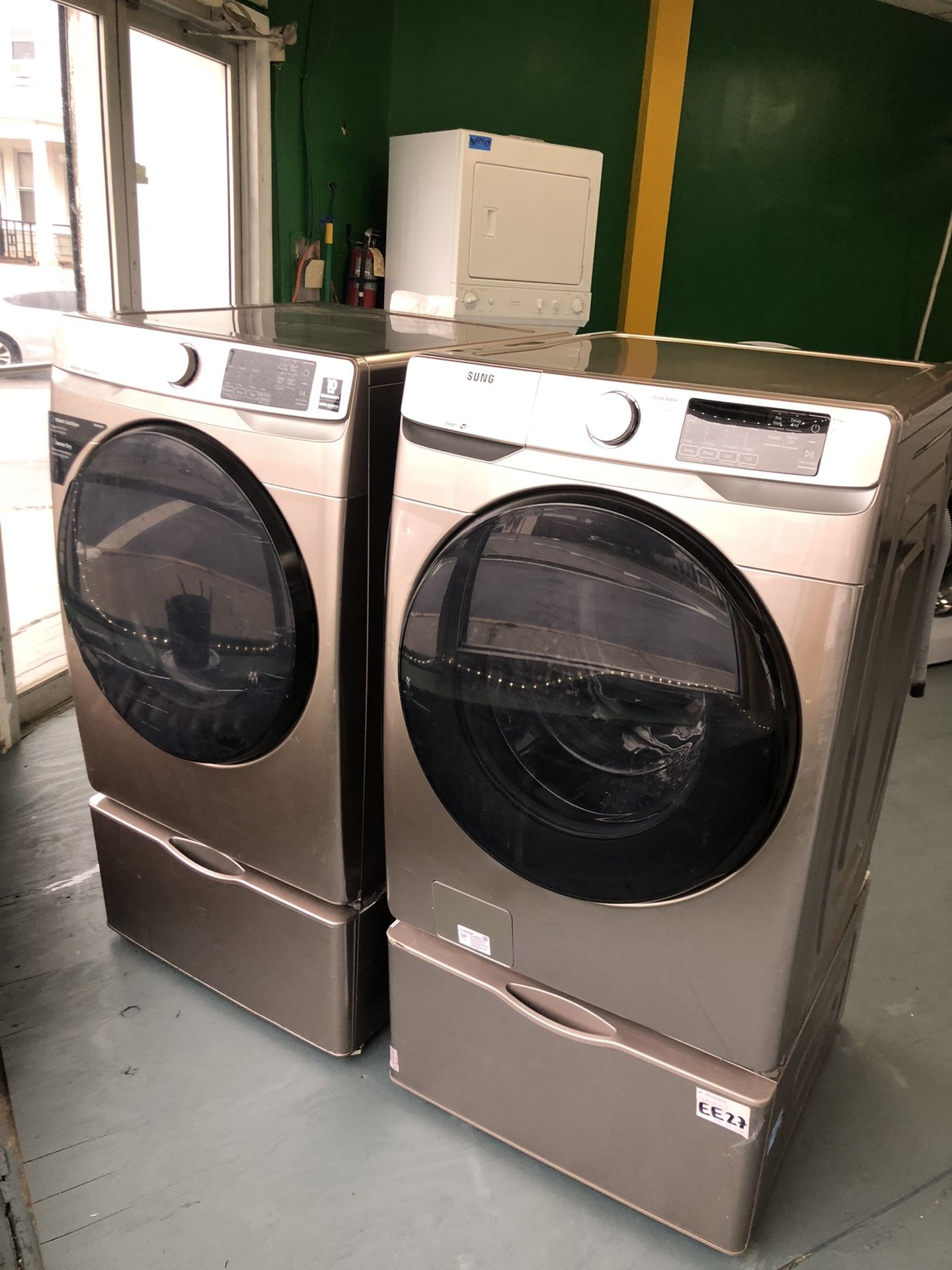 set washer and dryer gas old color perfect condition on 3 months use