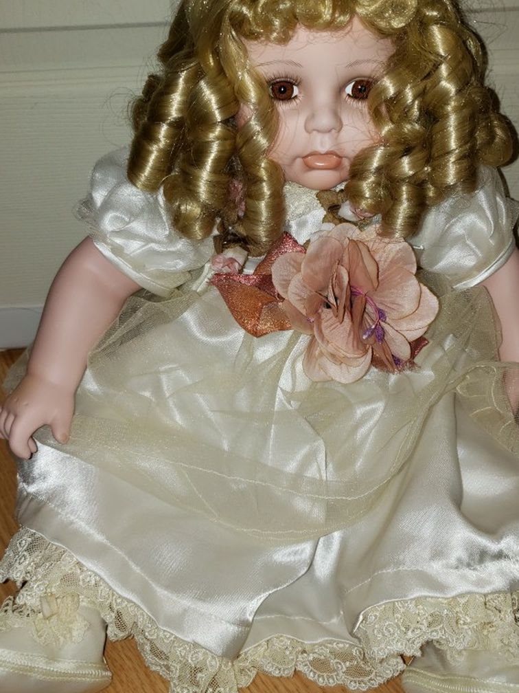 Duck House Heirloom Porcelain Doll - Limited Edition #0090/5,000 $