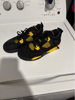 Little kid Jordan 4’s