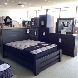Brinxton King Panel Bed with Mirrored Dresser and Nightstand