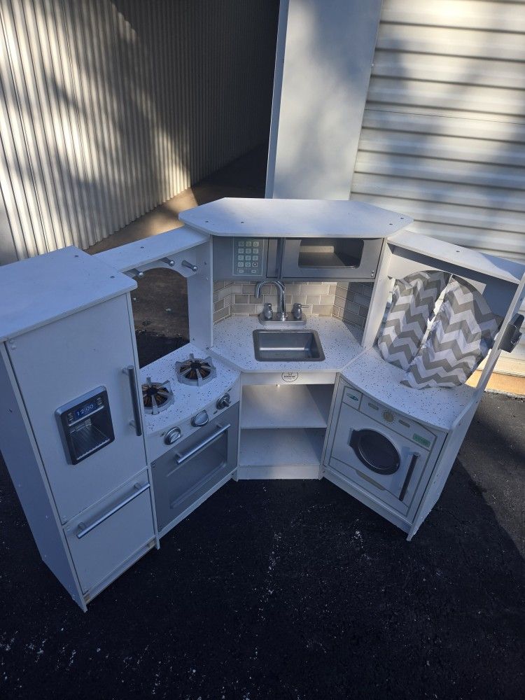 Play Kitchen