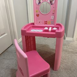 Minnie Mouse Vanity Set with Chair