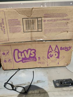 Luvs baby diapers size 5