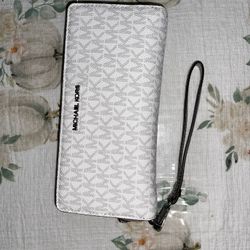 Michael Kors Wristlet 