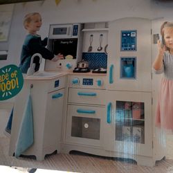 Member's Make Kitchen Play Center 
