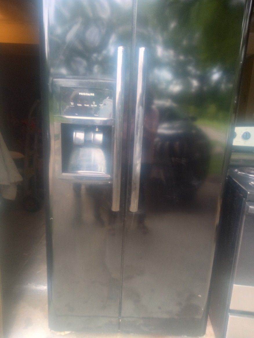 32" Side By Side Refrigerator